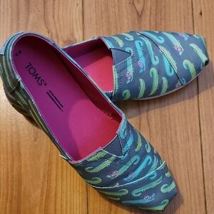 TOMS Women's Fun Alligator Print Flats - Blue and Green